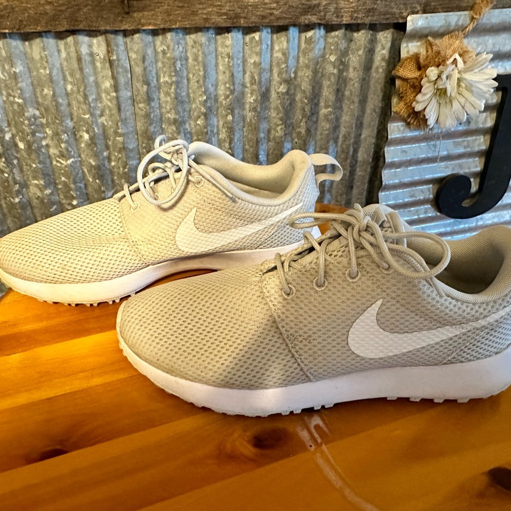 Boys Nike Golf Shoes sz 5.5